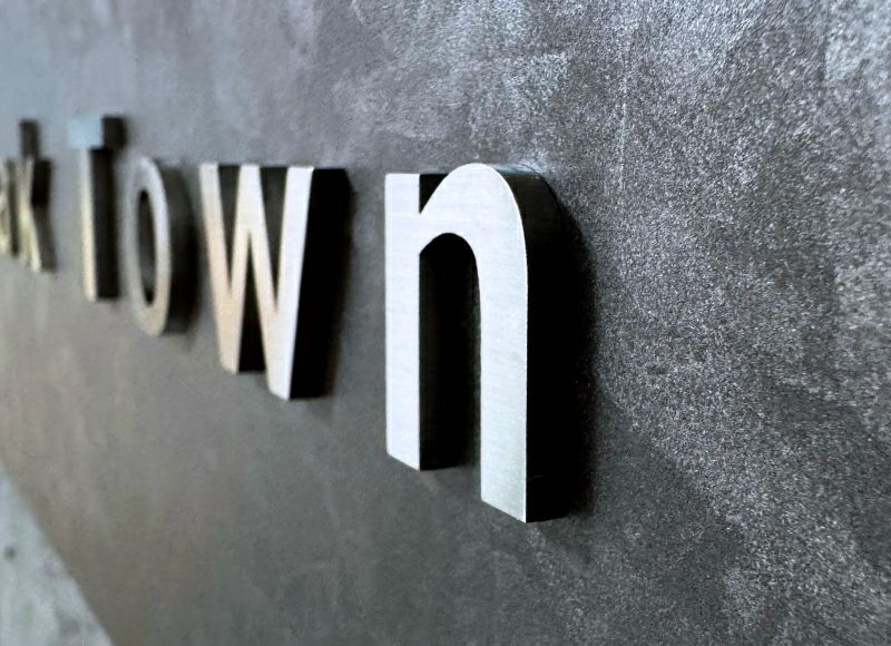 リン酸風塗装のステンレスプレート　リングレー