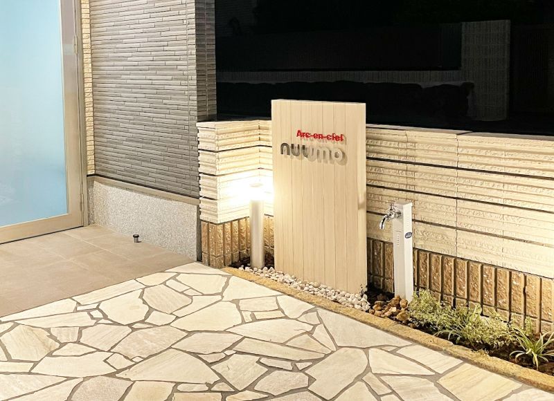 スレンドワントーン　自立型館銘板