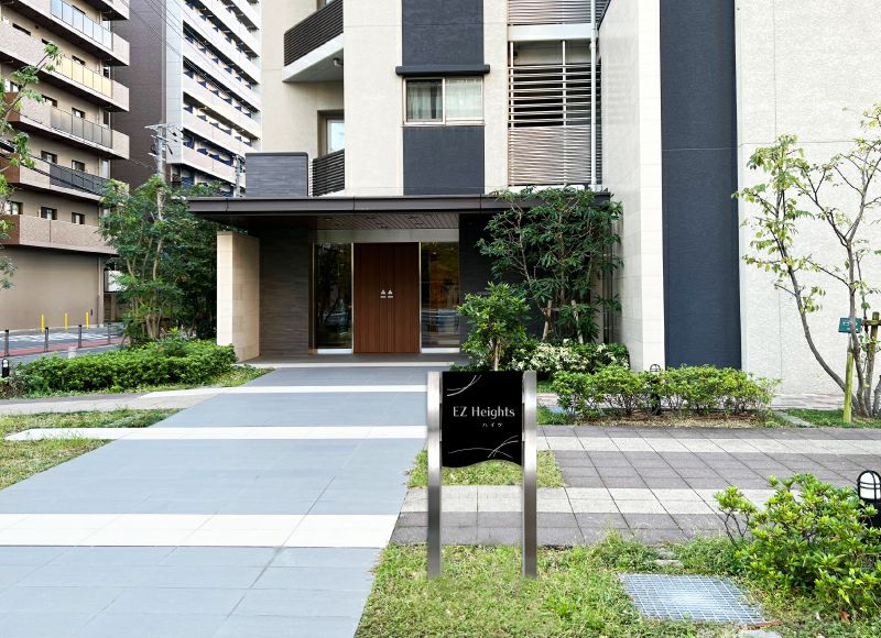 スタイリッシュフラッグ　高級感のあるサイン